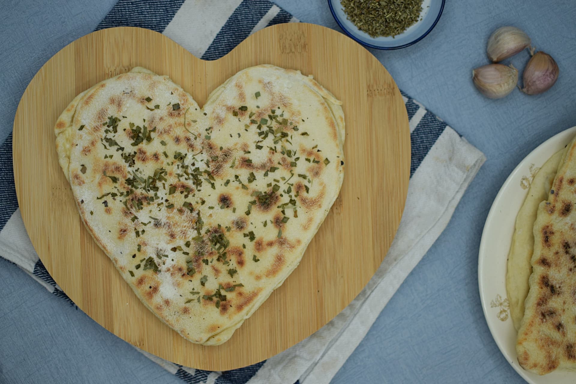 Ricetta dei cheese naans pane indiano al formaggio